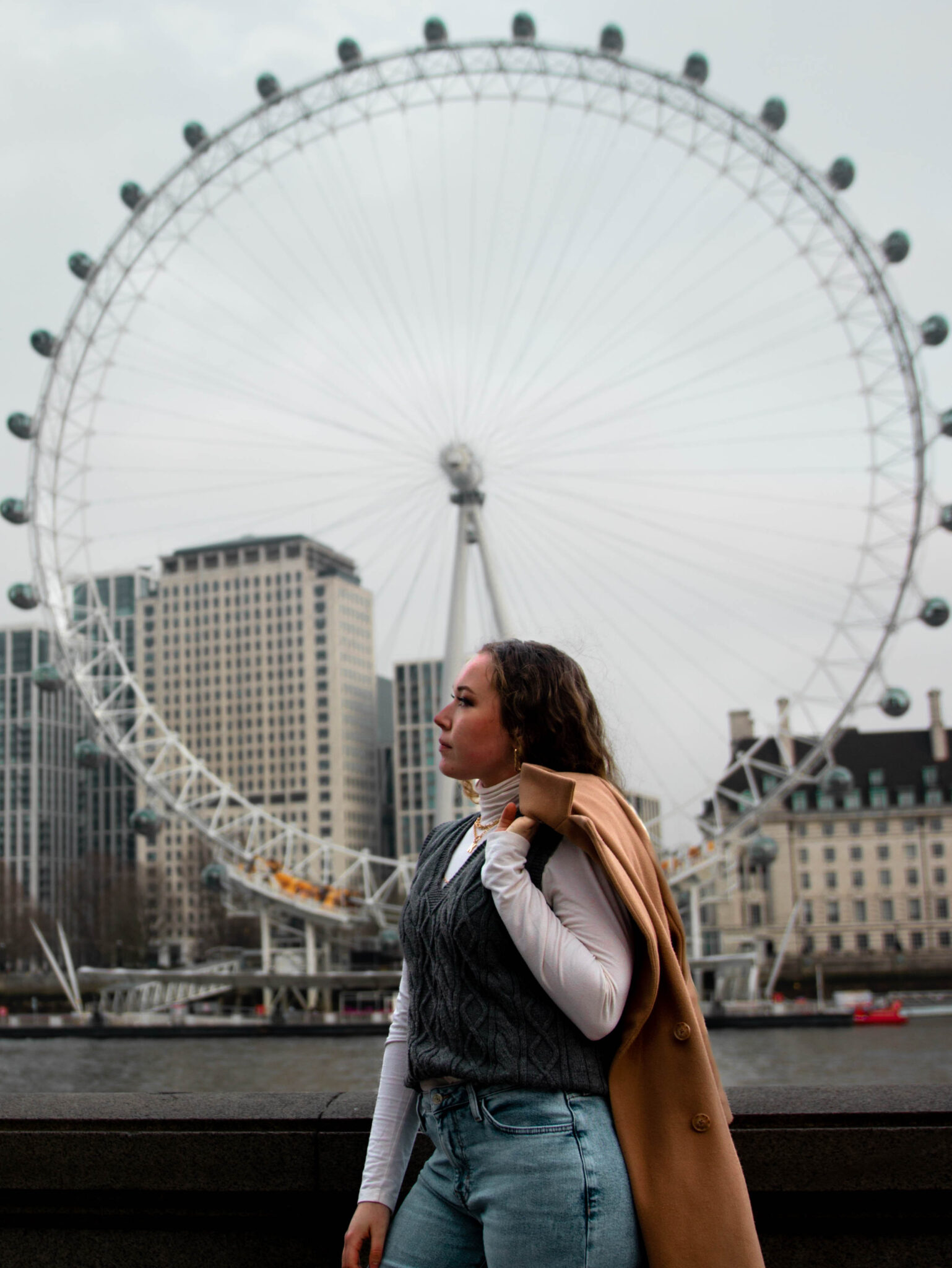 Okay, here's a comprehensive blog post designed to be informative, engaging, SEO-friendly, and AdSense-ready, all about captions for flying planes.